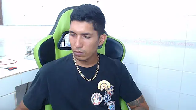 Snapshot of sensualduo chatting on March 2025 04:21:02 AM sensualduo online show from March 2025 04:21:02 AM