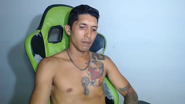 Snapshot of sensualduo chatting on October 2025 12:02:01 AM sensualduo online show from October 2025 12:02:01 AM