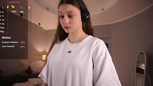 Snapshot of MercBoone chatting on December 2025 09:03:01 AM MercBoone online show from December 2025 09:03:01 AM