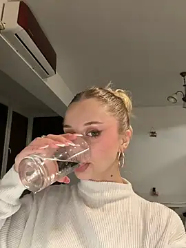 Snapshot of BabyAnais chatting on November 2025 08:07:01 PM BabyAnais online show from November 2025 08:07:01 PM