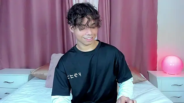 Snapshot of Honeymoon_sariel chatting on March 2026 01:17:02 PM Honeymoon sariel online show from March 2026 01:17:02 PM