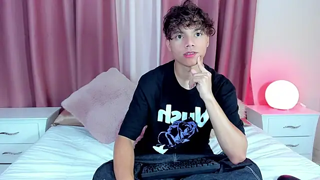 Snapshot of Honeymoon_sariel chatting on March 2026 01:03:01 PM Honeymoon sariel online show from March 2026 01:03:01 PM