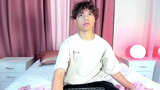 Snapshot of Honeymoon_sariel chatting on March 2026 02:06:02 PM Honeymoon sariel online show from March 2026 02:06:02 PM