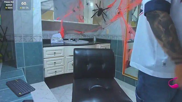 Thomas moon online show from October 2025 12:17:01 PM