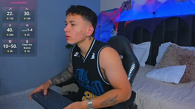 Thomas moon online show from October 2025 01:56:02 PM