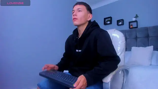 Thomas moon online show from December 2025 12:36:02 PM