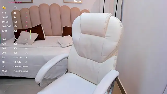 Snapshot of Karliie_kloss_ chatting on November 2025 03:34:01 AM Karliie kloss online show from November 2025 03:34:01 AM