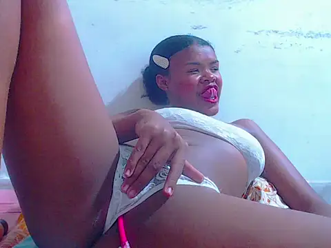 Snapshot of negrihot_crazy chatting on September 2025 10:23:01 PM negrihot crazy online show from September 2025 10:23:01 PM