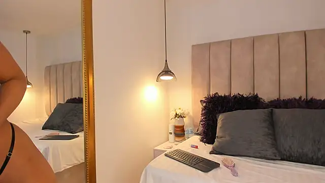 arianaa miller  online show from November 2025 07:54:01 PM