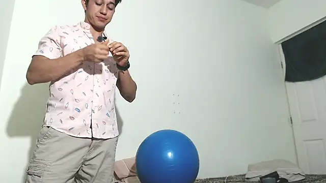 Snapshot of Penelope77 chatting on October 2025 04:33:01 AM Penelope77 online show from October 2025 04:33:01 AM