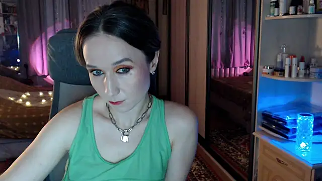 ClassyInna online show from November 2025 08:38:01 AM