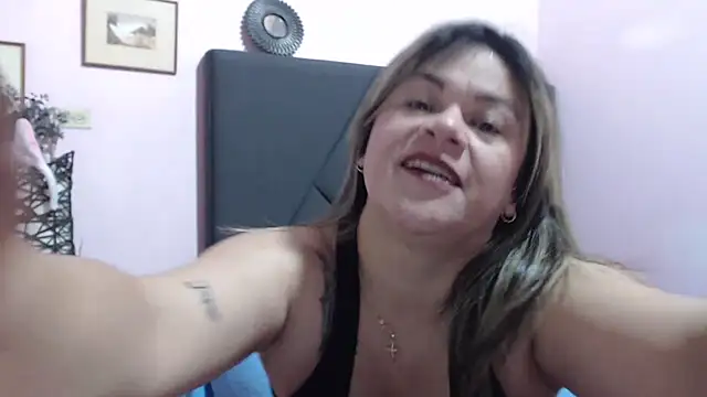 pamela echeverria online show from September 2025 10:17:01 AM