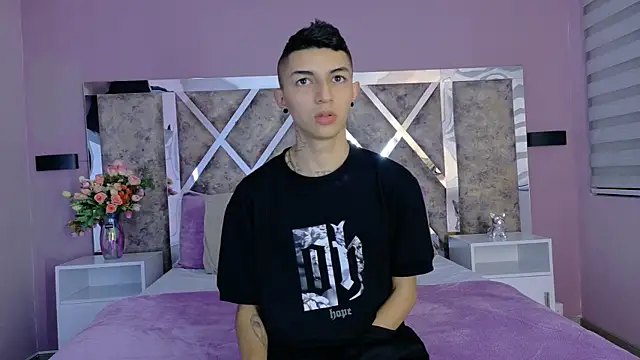 NickandAbby  online show from October 2025 12:09:02 PM