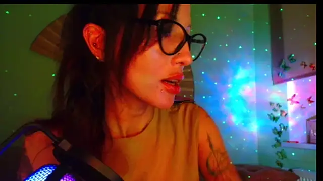 Snapshot of KiotoShine chatting on October 2025 06:49:02 PM KiotoShine online show from October 2025 06:49:02 PM