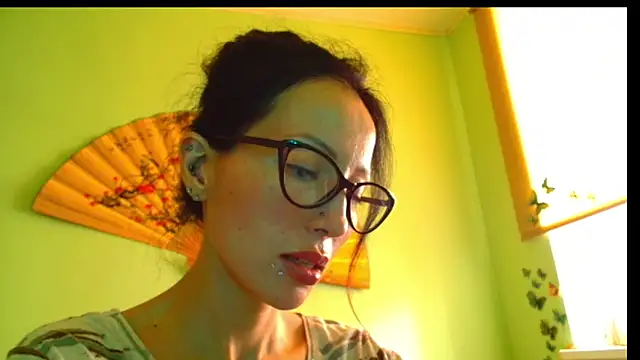 Snapshot of KiotoShine chatting on October 2025 09:43:01 AM KiotoShine online show from October 2025 09:43:01 AM