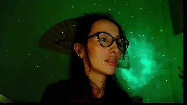 Snapshot of KiotoShine chatting on November 2025 06:51:01 PM KiotoShine online show from November 2025 06:51:01 PM