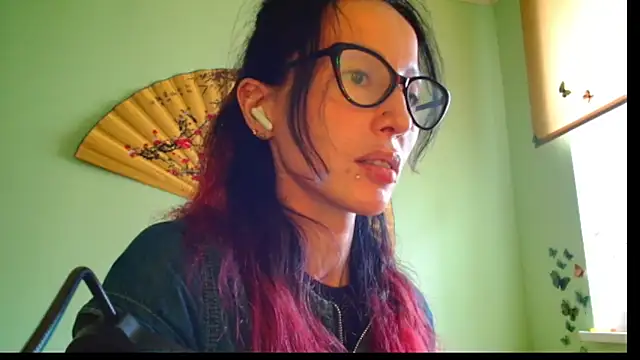 Snapshot of KiotoShine chatting on November 2025 09:31:01 AM KiotoShine online show from November 2025 09:31:01 AM