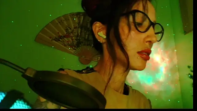 Snapshot of KiotoShine chatting on November 2025 07:01:02 PM KiotoShine online show from November 2025 07:01:02 PM