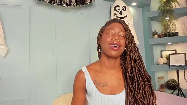 Snapshot of MichellePose chatting on October 2025 12:36:02 PM MichellePose online show from October 2025 12:36:02 PM