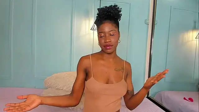 Snapshot of MichellePose chatting on November 2025 12:37:02 PM MichellePose online show from November 2025 12:37:02 PM