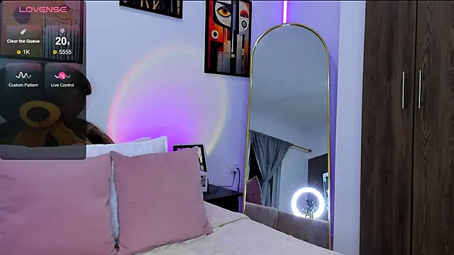 Snapshot of Valkyrie_sky chatting on April 2026 04:02:02 AM Valkyrie sky online show from April 2026 04:02:02 AM