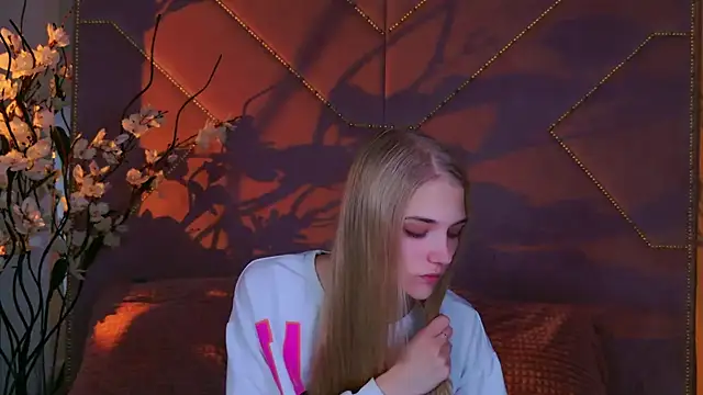 4example Chloe online show from October 2025 10:47:02 AM