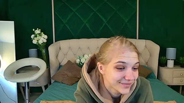 4example Chloe online show from April 2026 05:30:01 AM