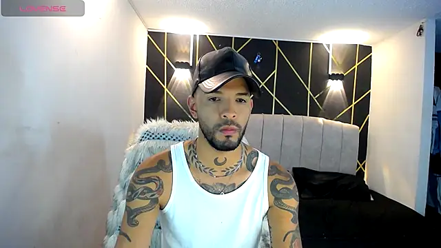 Snapshot of LickMyInk chatting on October 2025 03:20:01 AM LickMyInk online show from October 2025 03:20:01 AM