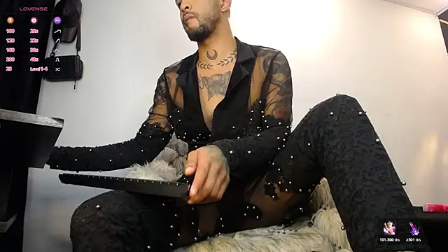 Snapshot of LickMyInk chatting on October 2025 04:13:01 AM LickMyInk online show from October 2025 04:13:01 AM