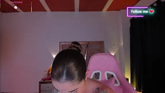 lunaarose online show from April 2026 07:45:01 AM