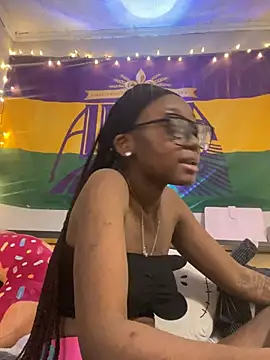 Snapshot of HennessyBaby21 chatting on March 2026 05:07:02 PM HennessyBaby21 online show from March 2026 05:07:02 PM