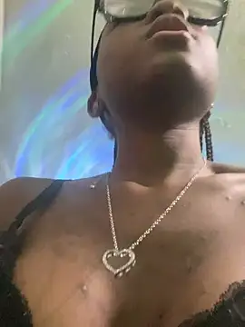 Snapshot of HennessyBaby21 chatting on March 2026 12:32:01 PM HennessyBaby21 online show from March 2026 12:32:01 PM