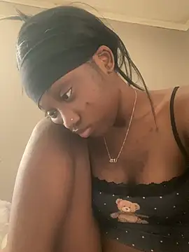 Snapshot of HennessyBaby21 chatting on April 2026 10:49:01 PM HennessyBaby21 online show from April 2026 10:49:01 PM