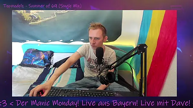 Snapshot of DaveLindau chatting on September 2025 03:12:01 PM DaveLindau online show from September 2025 03:12:01 PM