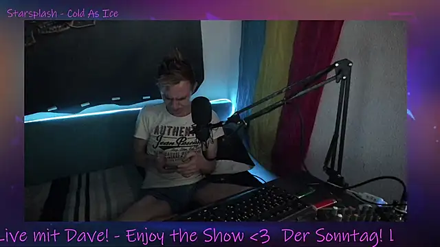 Snapshot of DaveLindau chatting on September 2025 06:02:02 PM DaveLindau online show from September 2025 06:02:02 PM