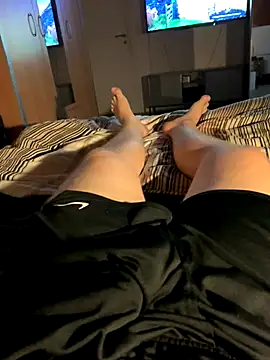 YoungDick004 online show from October 2025 12:45:02 PM