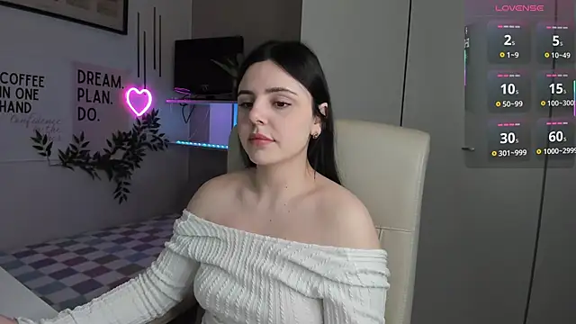 LiaWoow online show from November 2025 07:41:02 AM