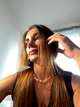 Snapshot of LucieMack chatting on September 2025 08:36:02 AM LucieMack online show from September 2025 08:36:02 AM