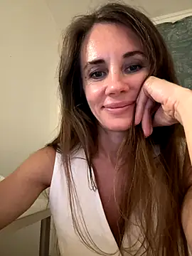 Snapshot of LucieMack chatting on September 2025 09:15:01 PM LucieMack online show from September 2025 09:15:01 PM