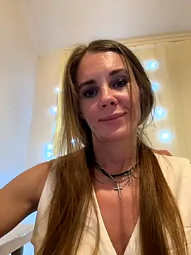 Snapshot of LucieMack chatting on September 2025 06:08:02 PM LucieMack online show from September 2025 06:08:02 PM