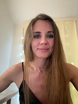 Snapshot of LucieMack chatting on September 2025 08:35:02 PM LucieMack online show from September 2025 08:35:02 PM