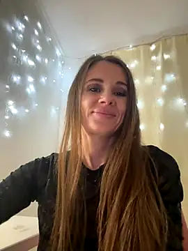 Snapshot of LucieMack chatting on October 2025 08:20:02 PM LucieMack online show from October 2025 08:20:02 PM