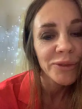 Snapshot of LucieMack chatting on November 2025 01:08:02 AM LucieMack online show from November 2025 01:08:02 AM