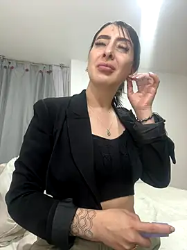 Savannah Monroe online show from November 2025 04:48:02 AM