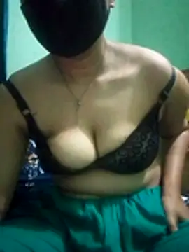 Snapshot of Maria_Mahi chatting on December 2025 03:23:02 AM Maria Mahi online show from December 2025 03:23:02 AM