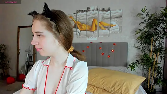 Camilla Kelly online show from February 2026 01:12:01 AM