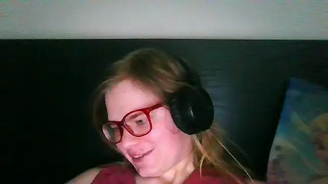 Moonolighta online show from September 2025 12:09:01 PM