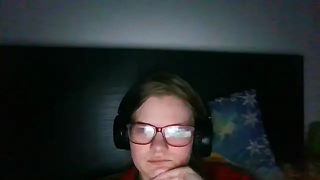 Snapshot of Moonolighta chatting on March 2026 04:12:02 PM Moonolighta online show from March 2026 04:12:02 PM