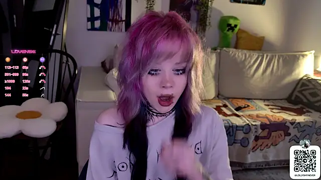 Snapshot of Lollyshy chatting on October 2025 10:44:02 AM Lollyshy online show from October 2025 10:44:02 AM