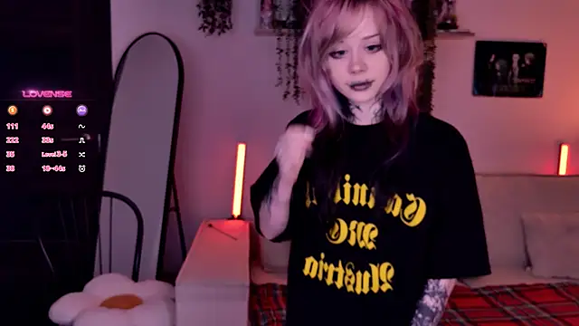 Snapshot of Lollyshy chatting on November 2025 10:31:01 AM Lollyshy online show from November 2025 10:31:01 AM